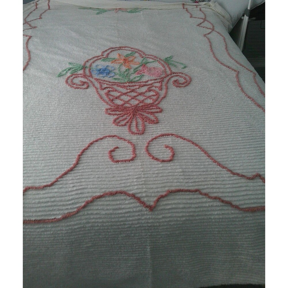 Vintage Chenille Bedspread  Pink and White Family Owned Full Size  Excellent